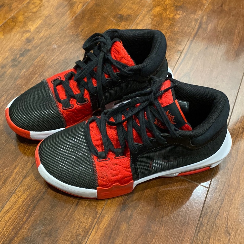 Nike | Lebron James Basketball Sneakers Witness VIII